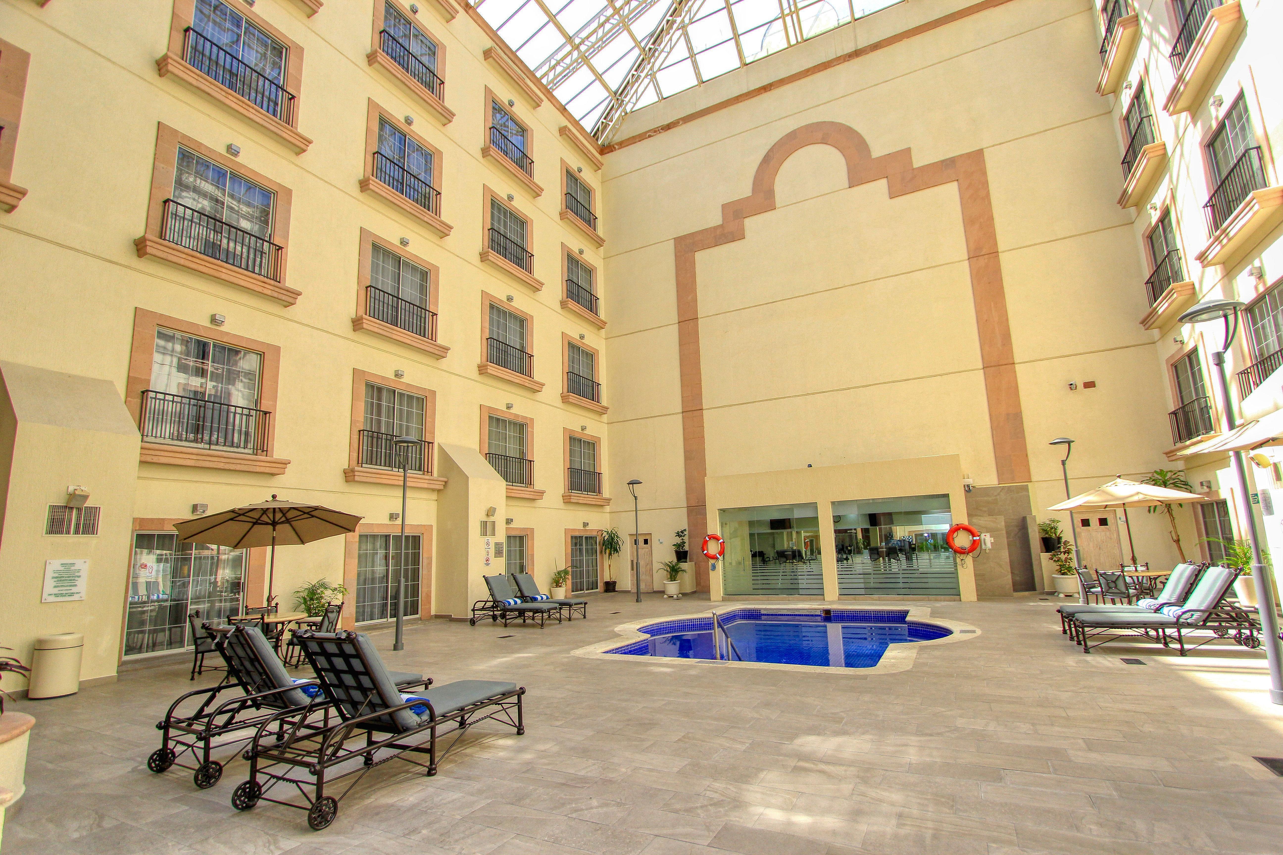 Holiday Inn Leon By Ihg Exteriör bild
