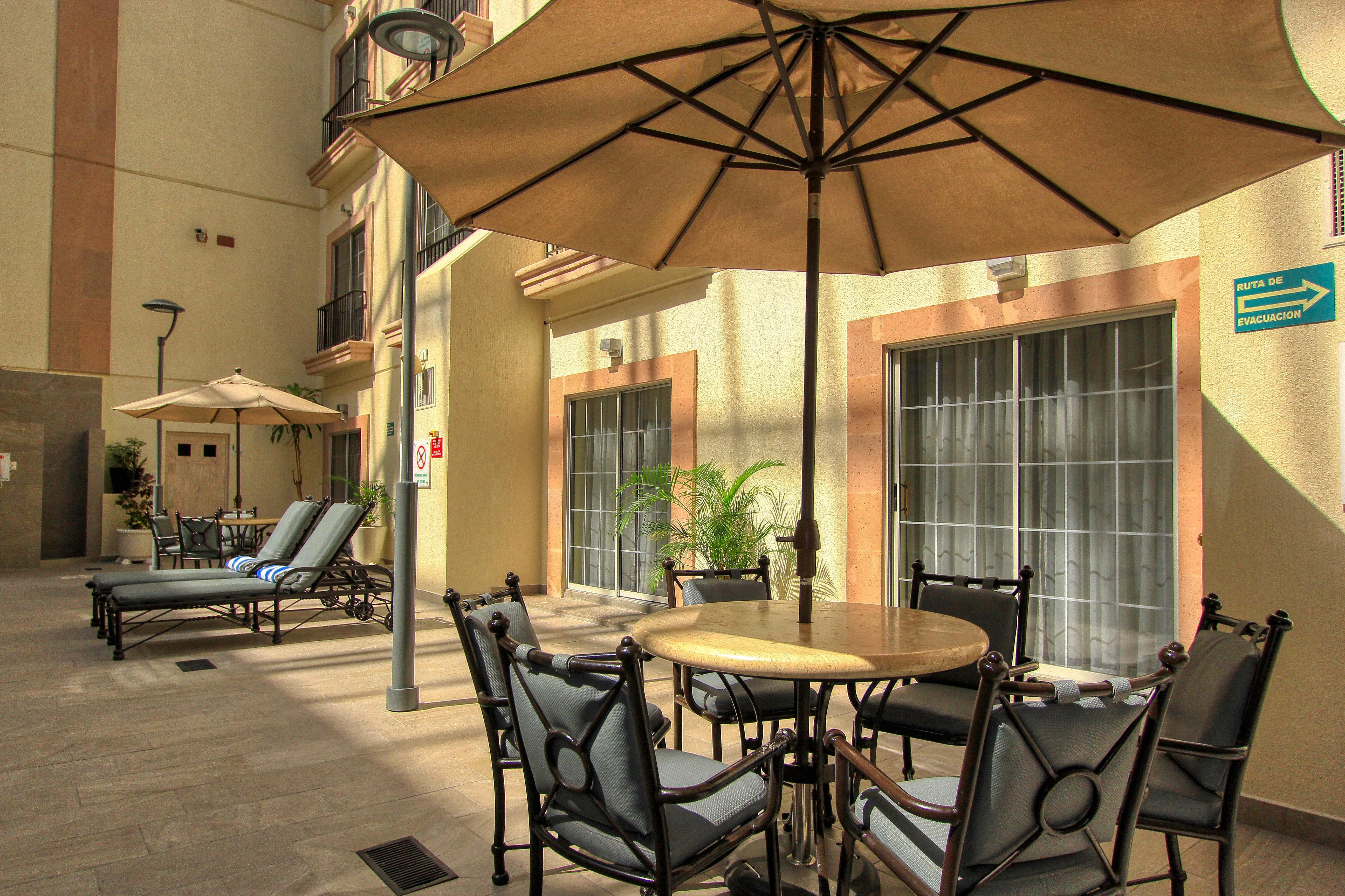 Holiday Inn Leon By Ihg Exteriör bild